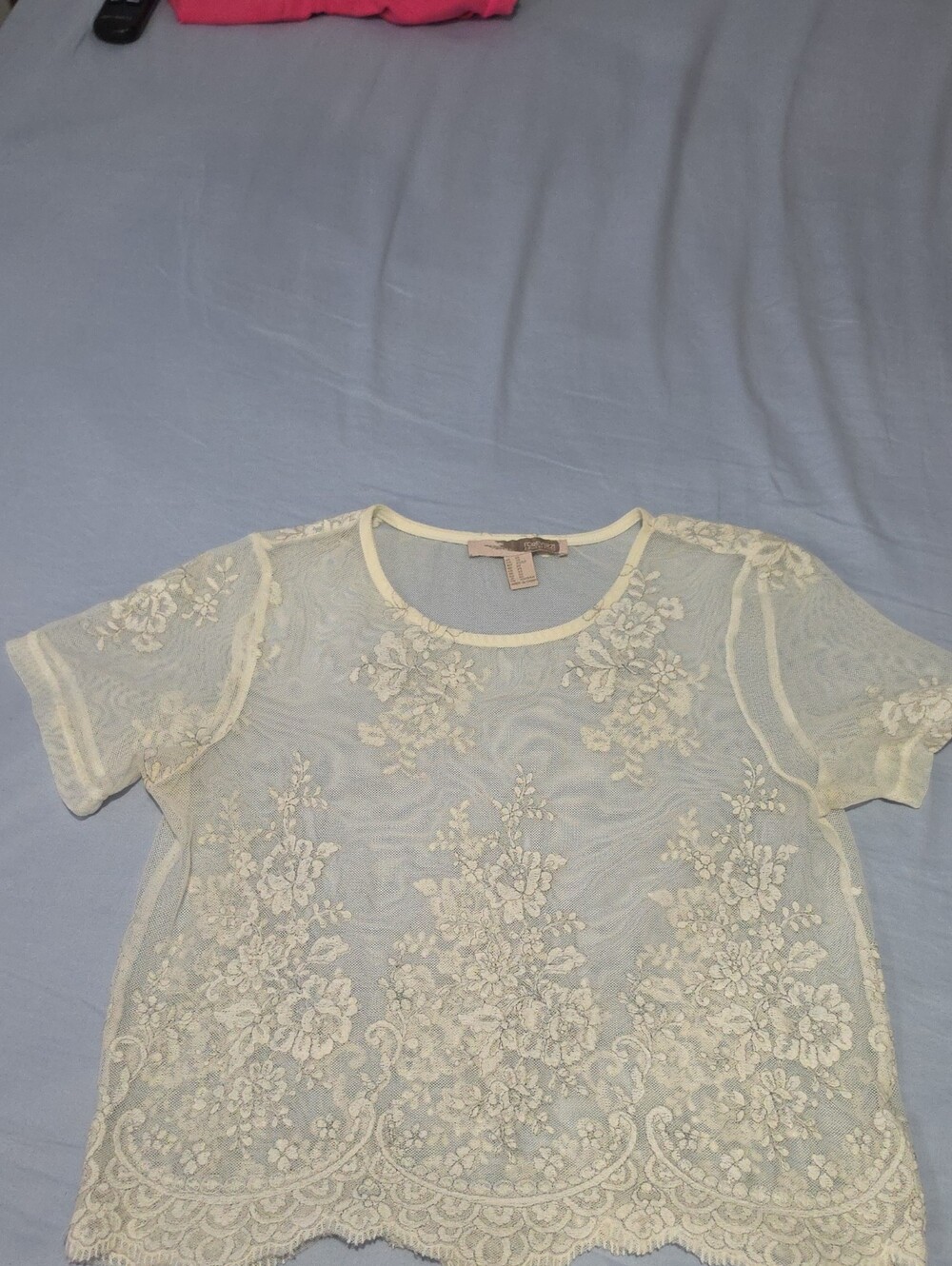 Forever 21 Cream Lace Floral Short Sleeve Top